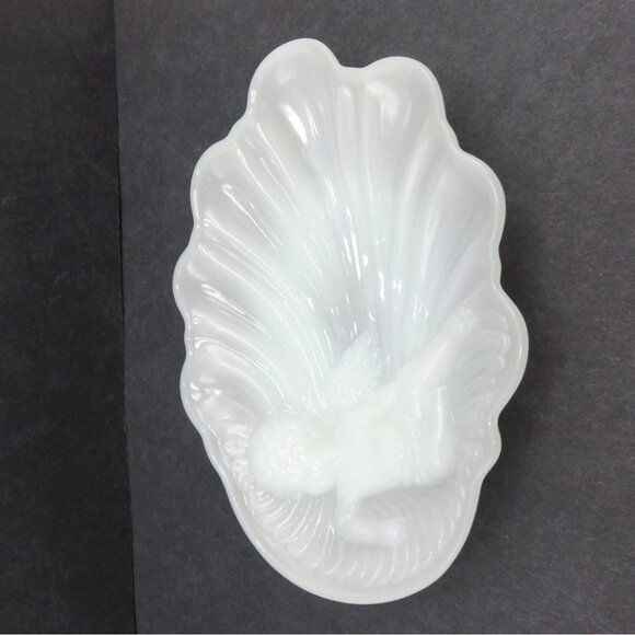 AVON Milk Glass Shell Dish with Cherub Angel Design Decorative Vintage - Picture 4 of 9